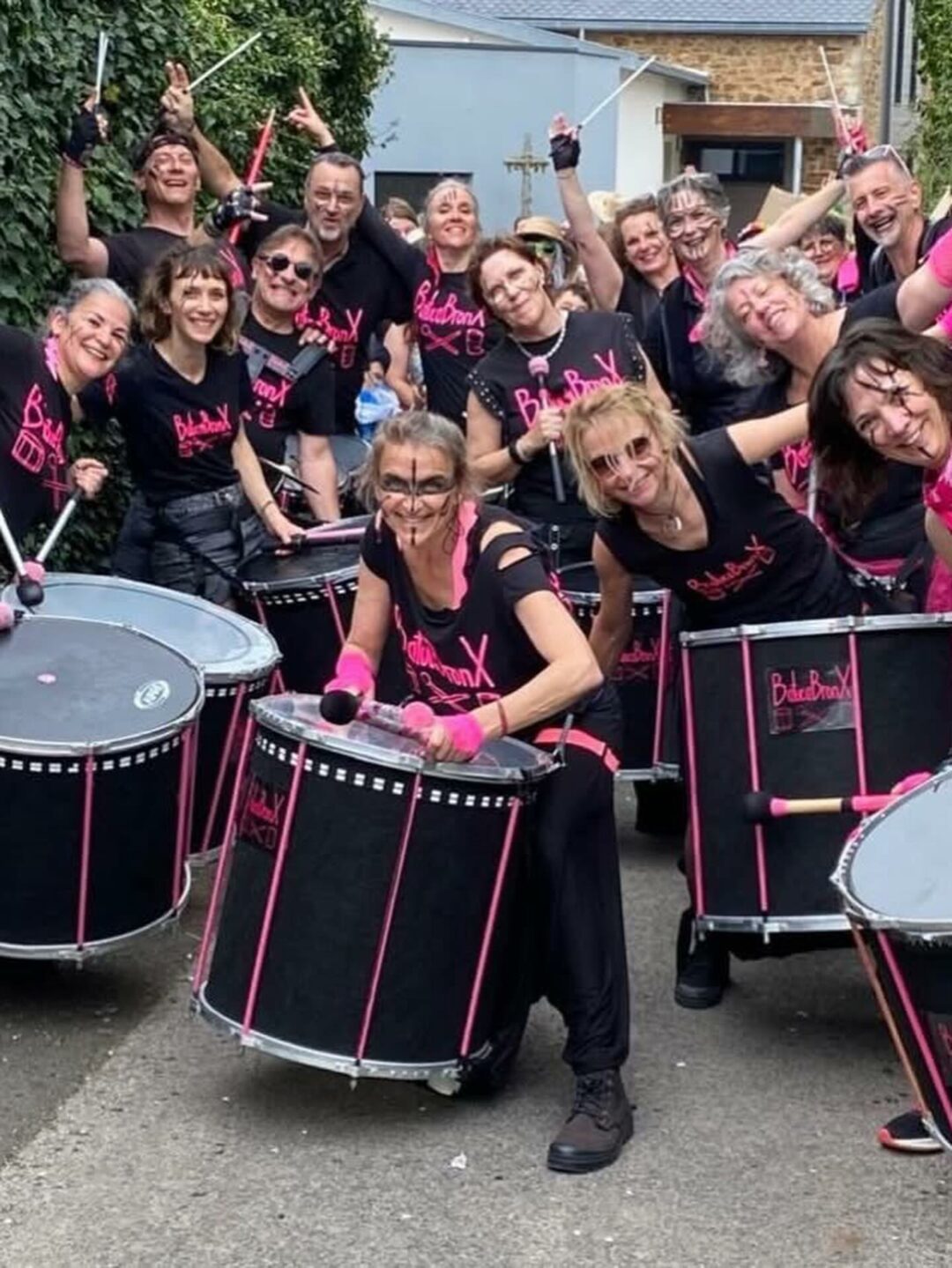 4 prestations en une semaine, 4 explosions d’énergie ! 🥁🔥 BatucaBronX vient de vivre…